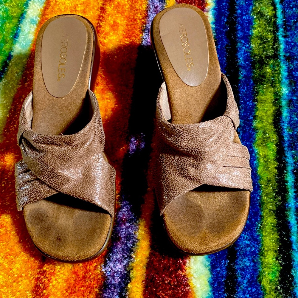 Comfortable platform Aerosol sandals size 8. Marks on heels/sides. See pictures.